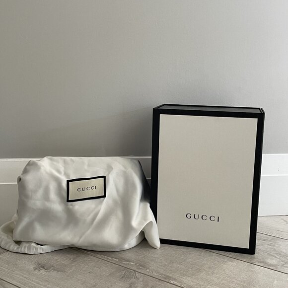 GG Marmont Small Shoulder Bag - Picture 2 of 5